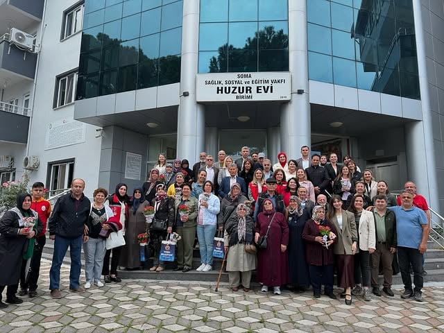 Soma'da Anneler Günü Etkinliği: Şehit Anneleri ve Huzurevi Sakinleri Buluştu