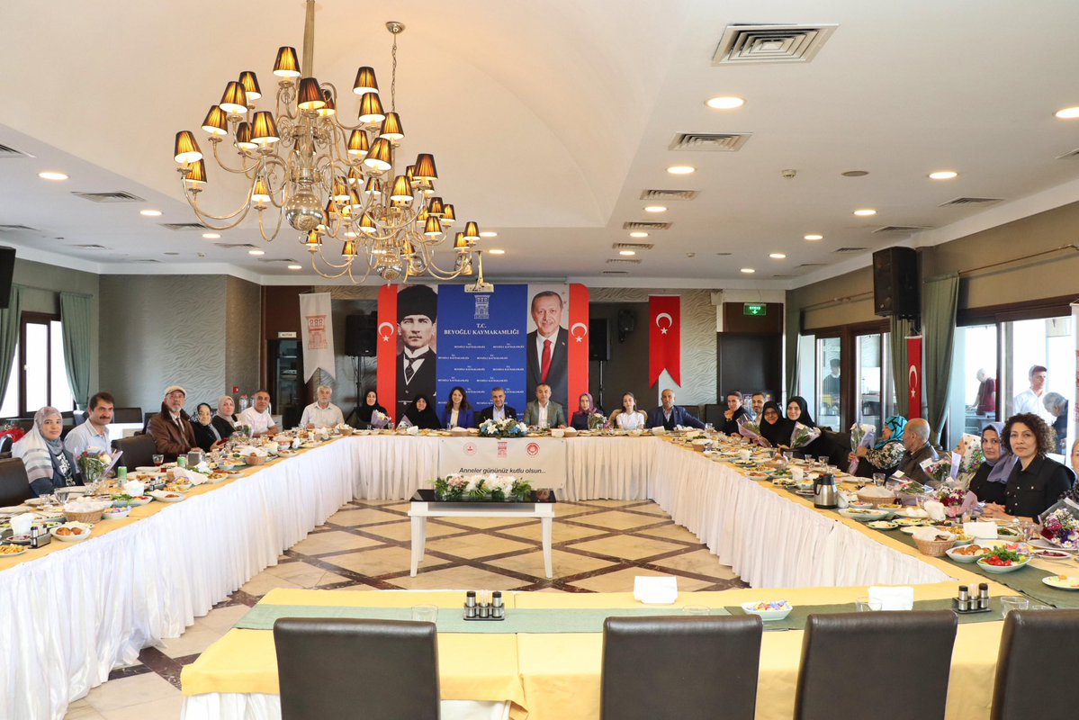 Erdek Kaymakamı Atasoy, Şehit ve Gazilerimizin Anneleriyle Anneler Günü'nü Kutladı