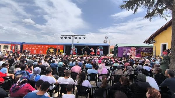 Devlet Tiyatroları Vagon Sahne, Ereğli'de Sanatın Raylarına İşaret Bıraktı
