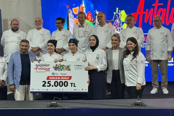 Dokuz Eylül Üniversitesi, FoodFestAntalya'da Yemek Yarışmasında İkincilik Ödülü Kazandı