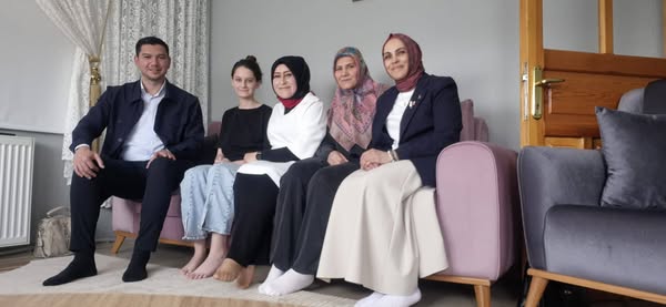 AK Parti Balıkesir, Engelliler Haftası'nda Tuğçe Pati'yi Ziyaret Etti