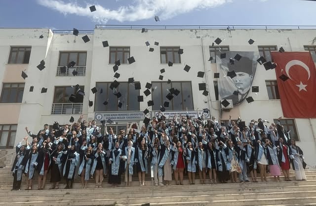 Aydın Adnan Menderes Üniversitesi Kuşadası Meslek Yüksekokulu Mezuniyet Töreni Düzenlendi