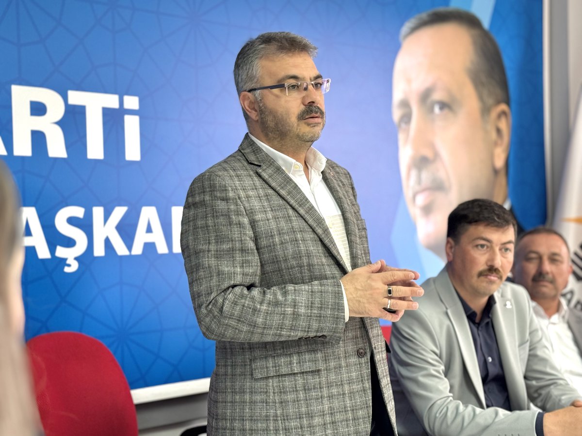 AK Parti Aydın Milletvekili Özmen, Balıkesir Edremit'te Parti Yönetimiyle İstişare Toplantısı Yaptı
