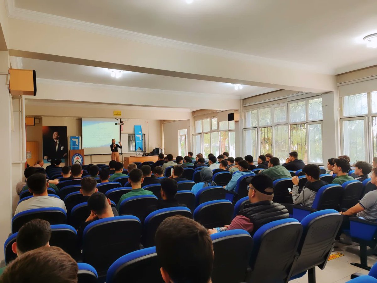 Manisa'da Lise Öğrencilerine Kariyer Bilinci Semineri