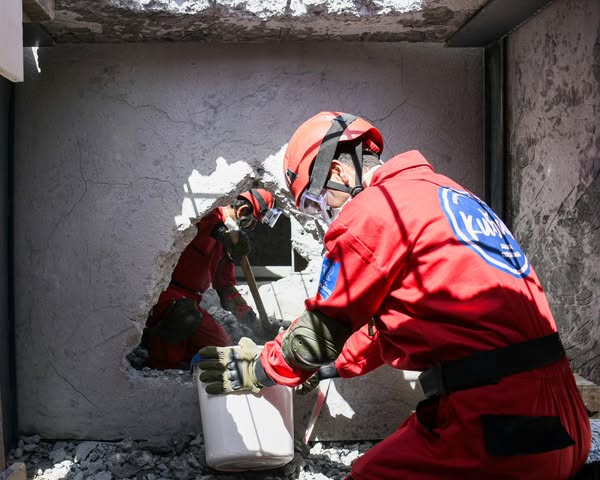 Kuşadası Belediyesi, Arama Kurtarma Ekibini Göreve Hazırlandı