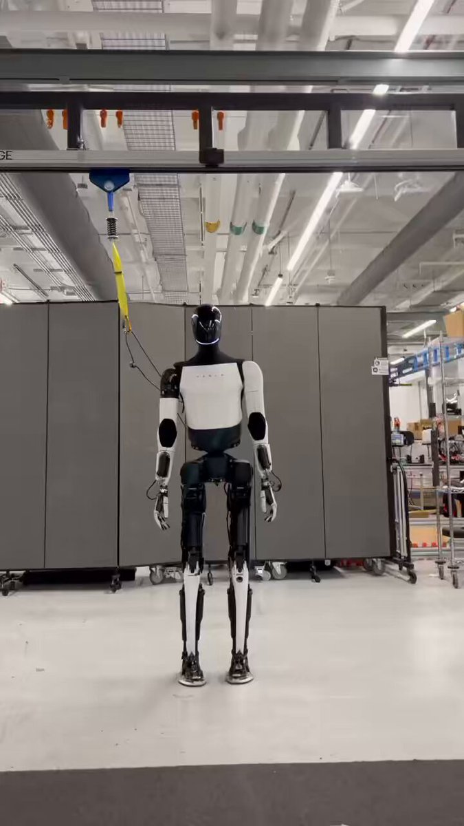 Tesla Bot'un Güvenlik Önlemleri: Simülasyon ve Kablo Desteği