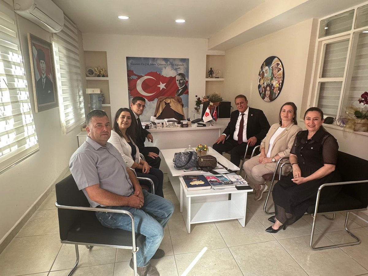 CHP'li Vekil Yıldız, Efeler Muhtarlarıyla Bir Araya Geldi