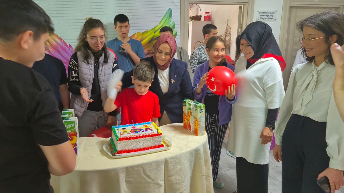 Ak Parti Balıkesir Heyeti, Engelliler Haftası'nda Rehabilitasyon Merkezi'ni Ziyaret Etti