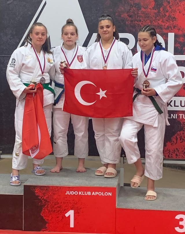 Türk Judo Sporcuları Slovenya'da Apolon Open'de Zirveye Yerleşti