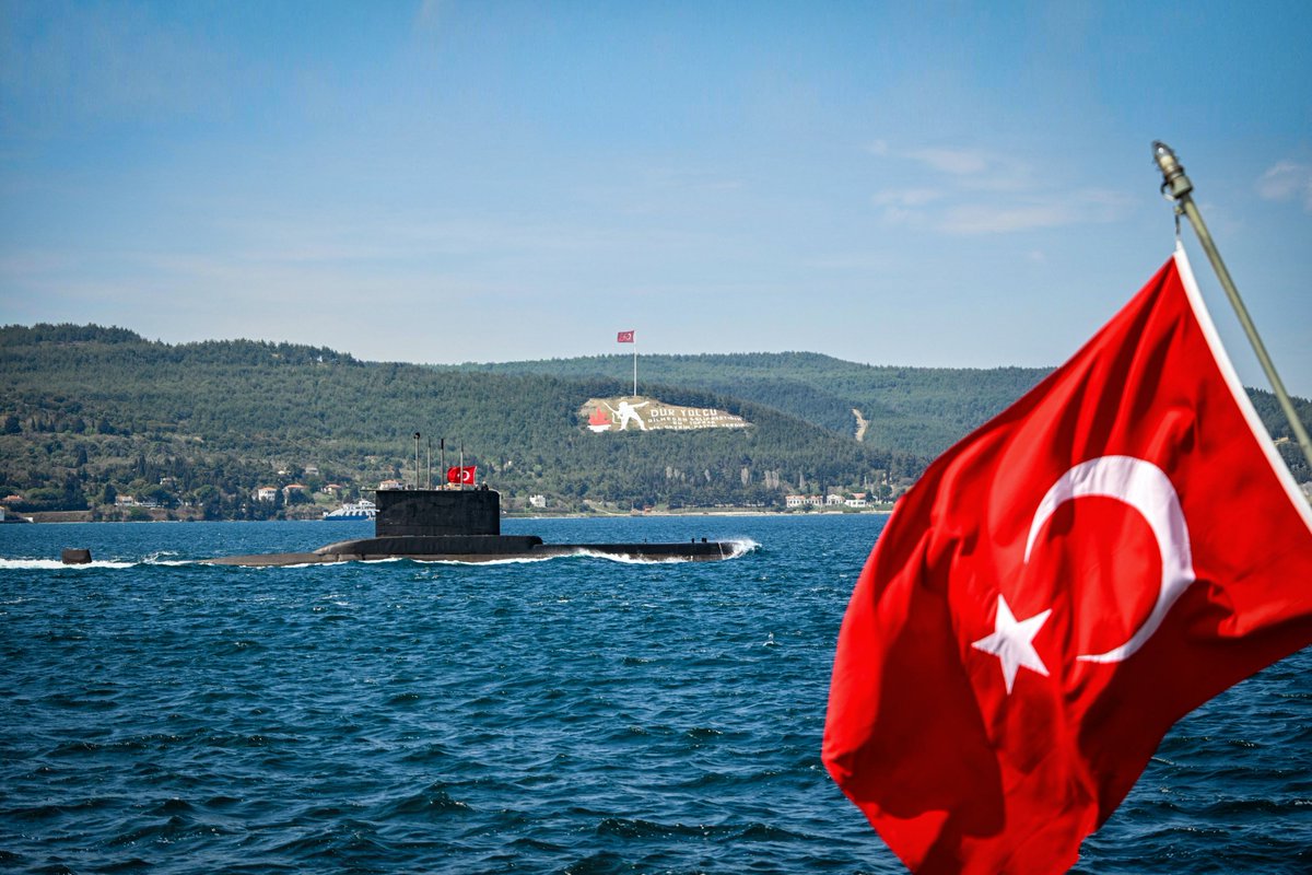 Türk Denizaltısı Çanakkale Boğazı'nda Görevde