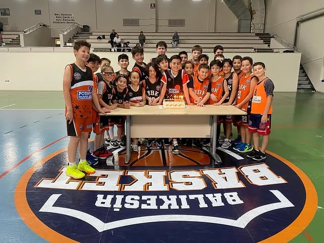 Balıkesir Basketbol Takımı, Furkan Selim'in Doğum Gününe Özel Kutlama Yaptı