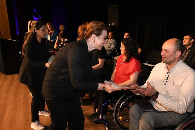 Balıkesir'de Engelliler Haftası Etkinliği: Şiir ve Müzikle Engeller Aşılıyorlar