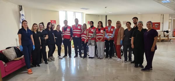 Sultanhisar Meslek Yüksekokulu Öğrencileri ve Gönüllüler Huzurevinde Yaşlılara Yardım Etti