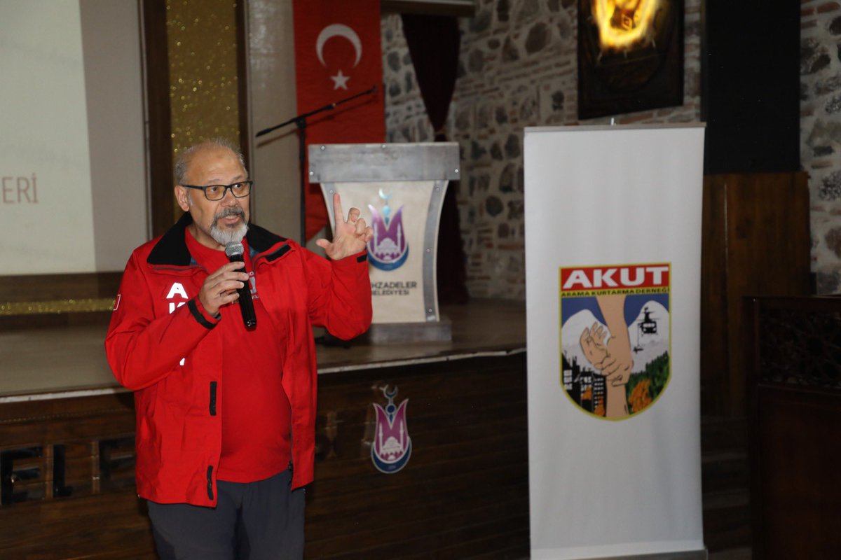 Şehzadeler Belediyesi Personeline Deprem Bilinçlendirme Semineri Düzenlendi