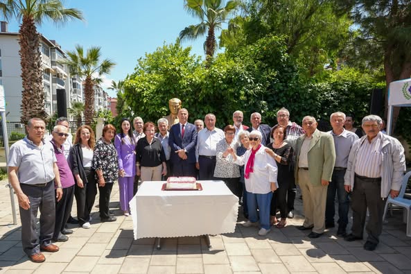 İzmir Gaziemir'de Ata Evi Sağlıklı Yaş Alma Merkezi 10. Yılını Kutladı