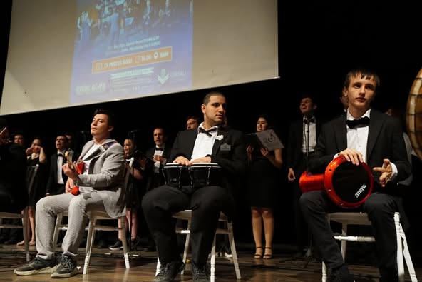 İZOT İzmir Otizm Orkestrası ve Korosu Torbalı'da Sanatla Engelliler Haftası'nı Kutladı