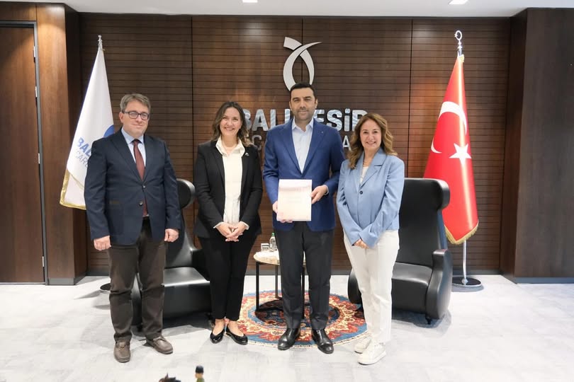Balıkesir'in Gastronomi Mirasını Kaleme Alan Yazarlar, Ticaret Odası Başkanı Kula'yı Ziyaret Etti