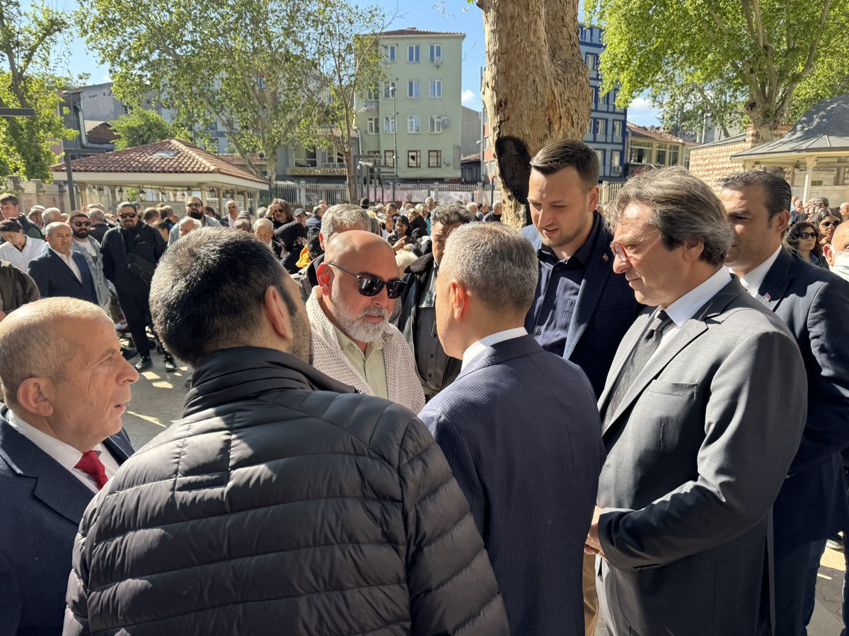 Ünlü Roman Müzisyeni Balık Ayhan Erdek'te Toprağa Verildi