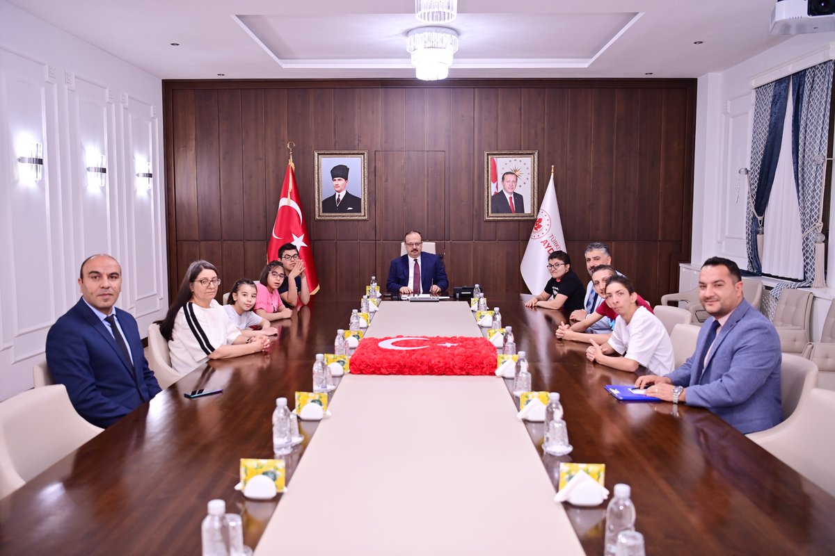 Aydın Valisi Canbolat, Engelliler Haftası'nda Aile ve Sosyal Hizmetler İl Müdürlüğü'nü Kabul Etti