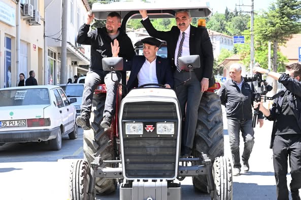Balıkesir'de Çiftçiler Günü Kutlamaları: Badalan Fasulyesi Dağıtımı Yapıldı