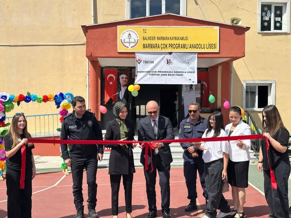 Marmara Adalar'da TÜBİTAK Bilim Fuarı Öğrencilerin Projelerini Sergiledi