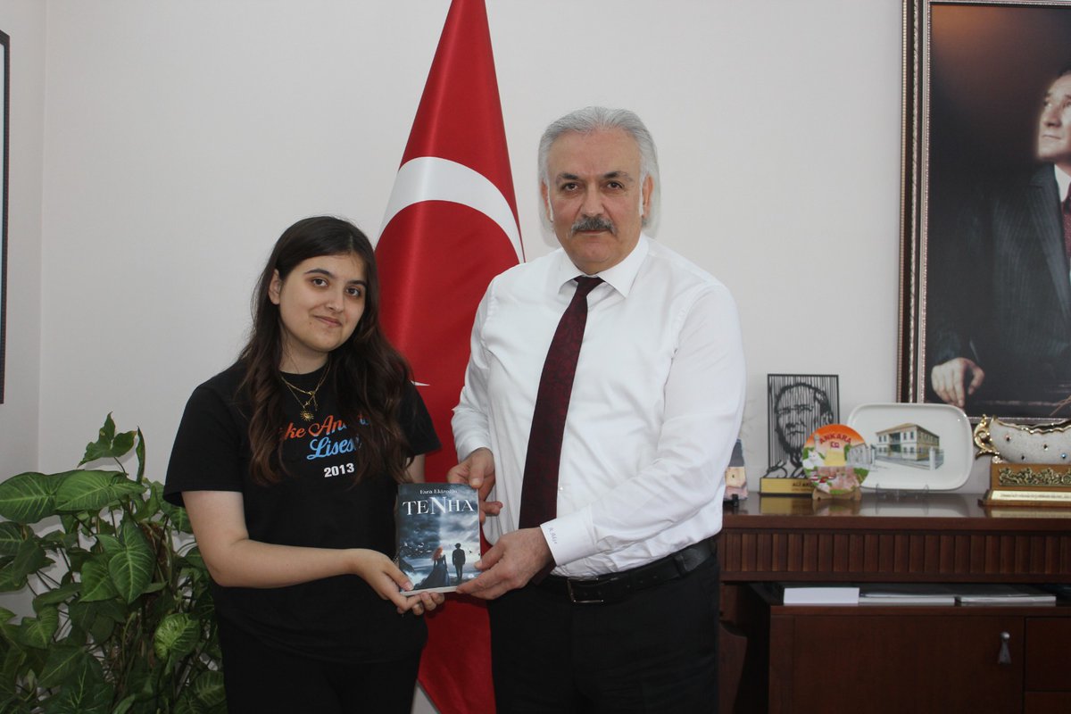 Söke Kaymakamı, Söke Anadolu Lisesi Öğrencisinin Romanını Tebrik Etti