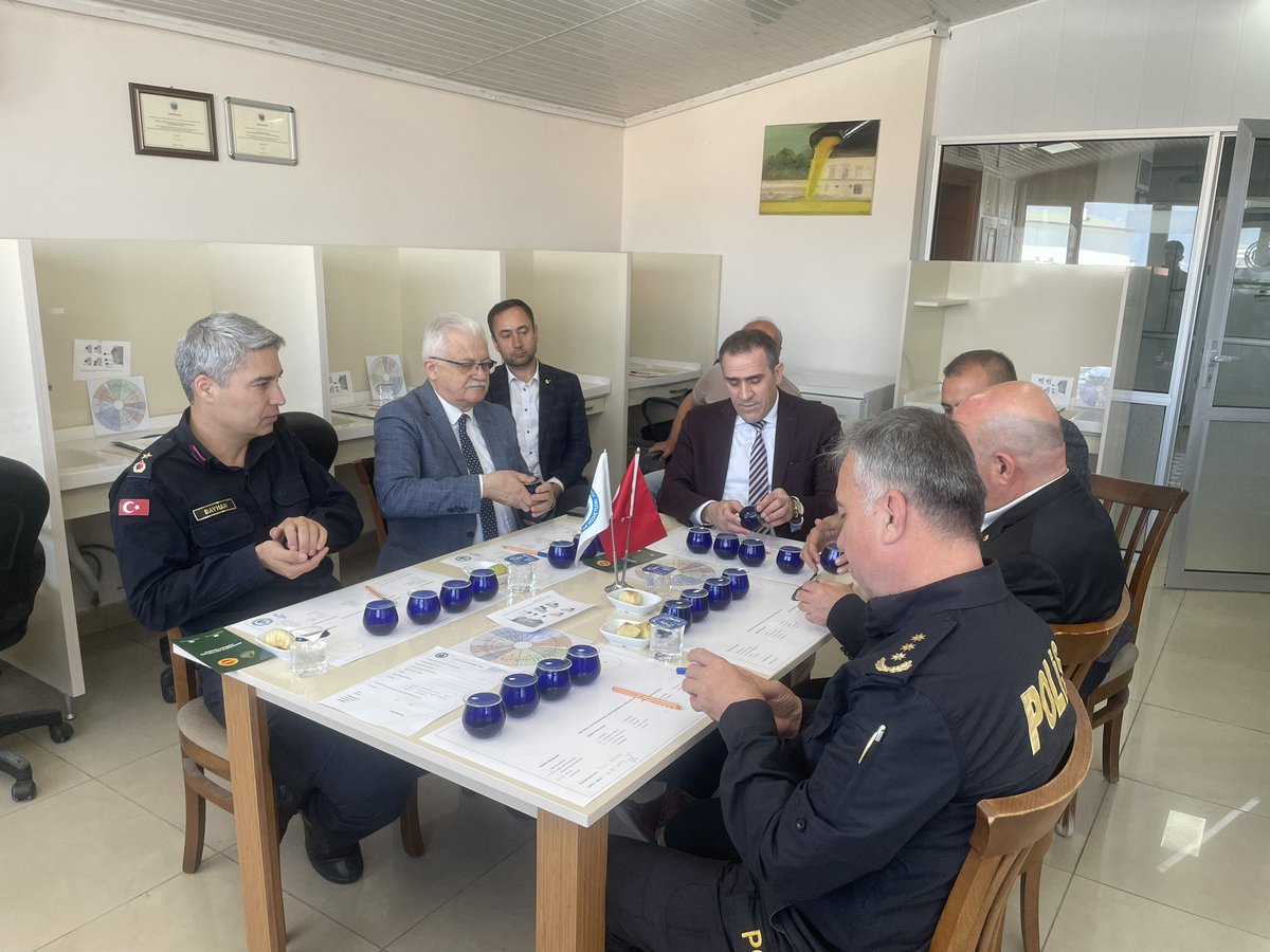 Burhaniye'de Zeytinyağı Tadım Testi Etkinliği Düzenlendi