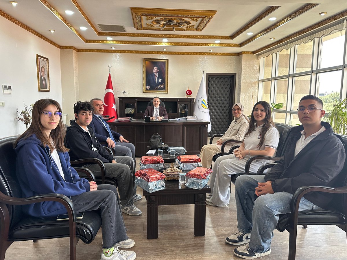 Burhaniye'de Genç Girişimciler Kaymakam Tarafından Ödüllendirildi