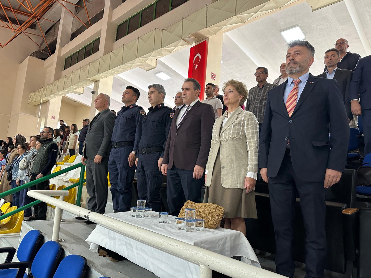 Burhaniye'de Geleneksel Çocuk Oyunları Şenliği Ödül Töreni Düzenlendi