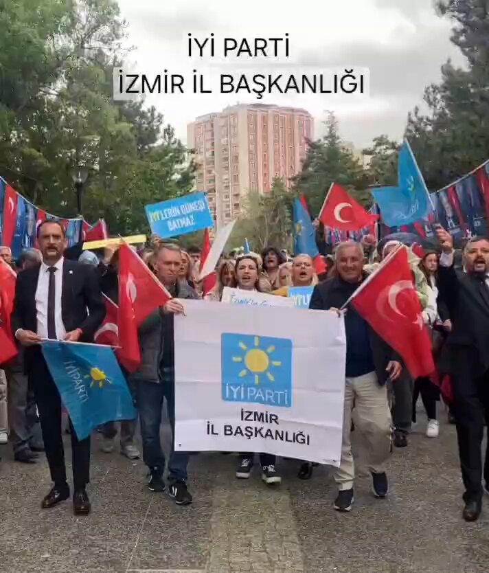 İzmir'in Dağlarında Bahar Coşkusu: Çiçekler Açtı