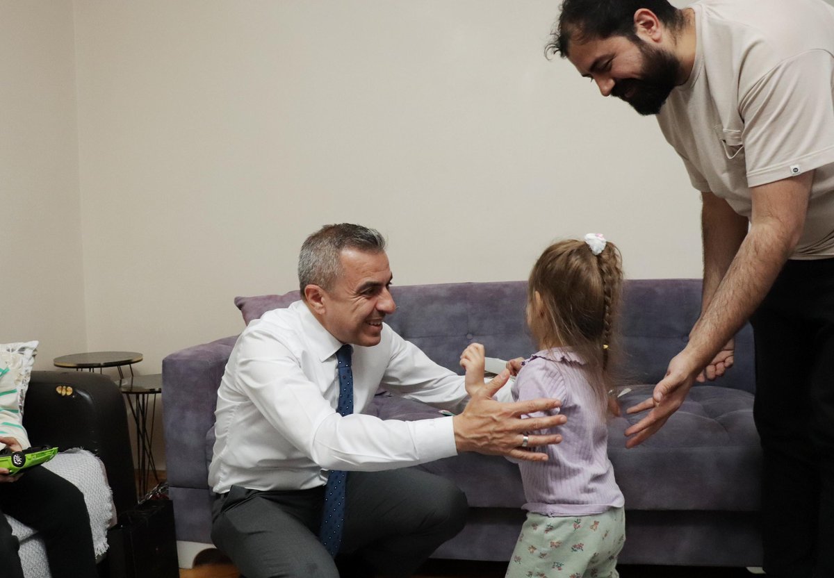 Erdek Kaymakamı Atakan Atasoy, Ev Ziyaretlerine Devam Ediyor