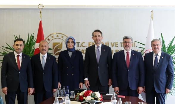 Afyonkarahisar Heyeti Enerji Bakanı Bayraktar ile Bir Araya Geldi