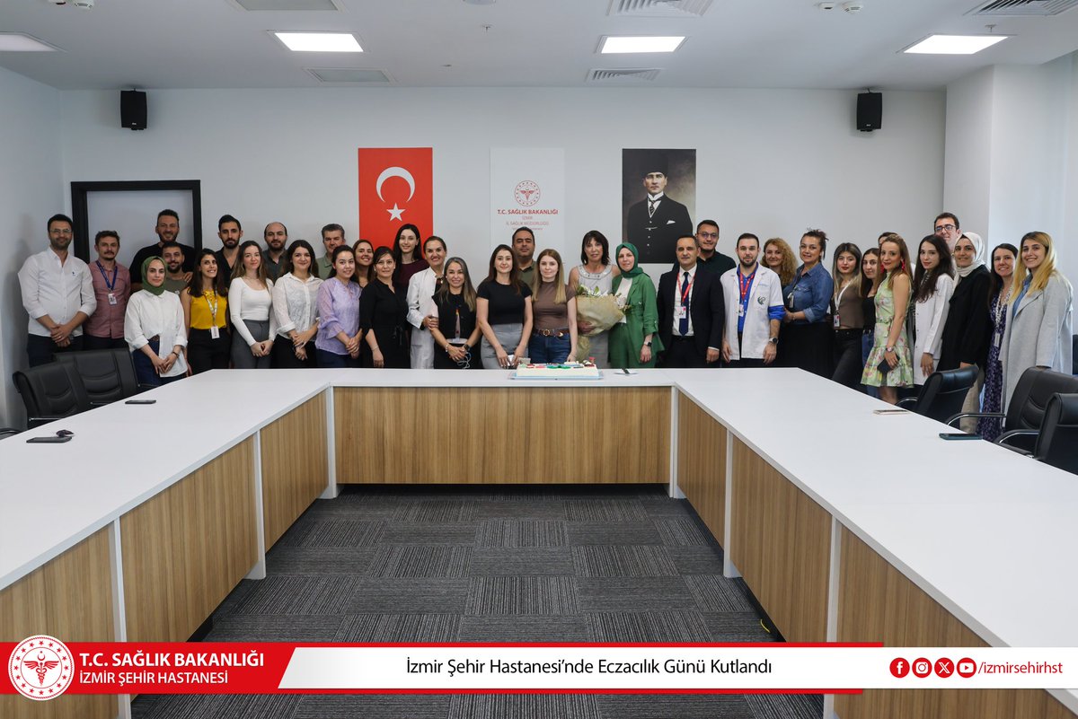 İzmir Şehir Hastanesi Eczacılık Günü'nü Kutladı
