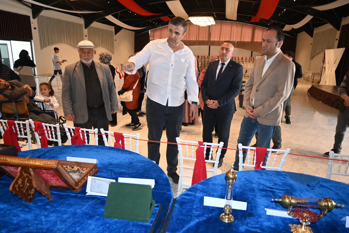 Kaymakam ve Belediye Başkanı, Kutsal Emanetler Sergisine Katıldı