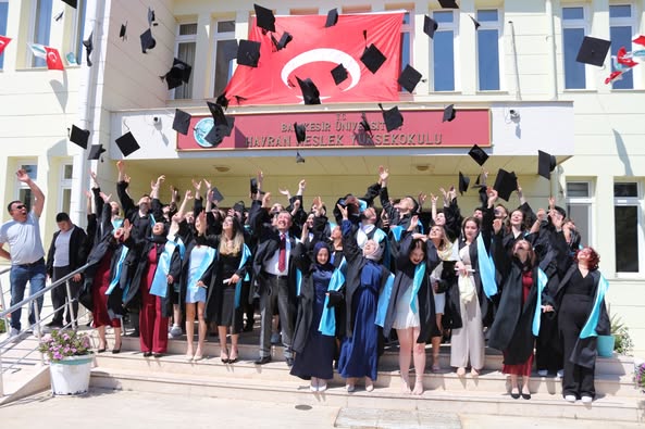 Balıkesir Üniversitesi Havran Meslek Yüksekokulu Mezuniyet Töreni Coşkuyla Tamamlandı