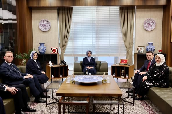 Aile ve Sosyal Hizmetler Bakanı Göktaş, Kütahya'da Vali Işın ile Toplantı Gerçekleştirdi