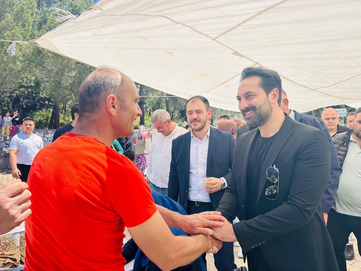 AK Parti Milletvekili Arınç, Recepli Mahallesinde Geleneksel Hayır Programına Katıldı