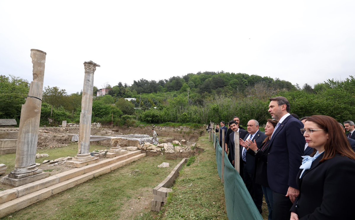 Bakan Bayraktar, Amasra'daki Roma Stoasını Restorasyon Çalışmalarını İnceledi