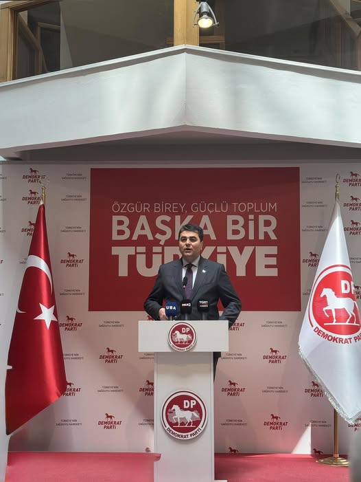 Demokrat Parti İzmir, 14 Mayıs Demokrasi Bayramı'nı Kutladı