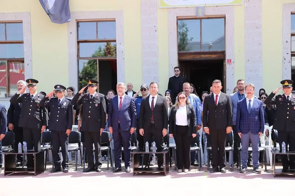 Kepsut'ta 19 Mayıs Atatürk'ü Anma, Gençlik ve Spor Bayramı Coşkuyla Kutlandı
