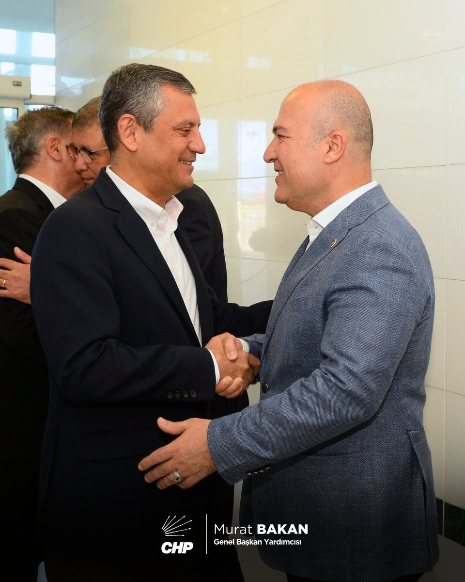 CHP İzmir Milletvekili Bakan, Özel'i İzmir'de Karşıladı