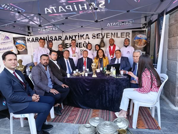 İYİ Parti Afyonkarahisar İl Başkanı, 19 Mayıs'ı Belediye Başkanı ile Kutladı