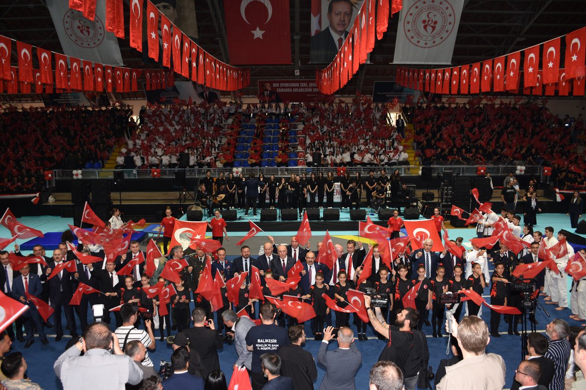 Balıkesir Üniversitesi'nden 19 Mayıs Anma Törenine Katılım
