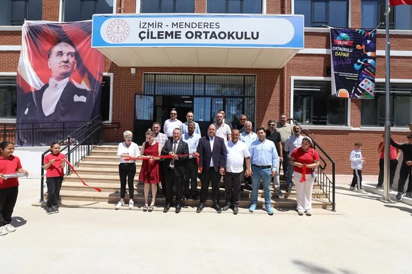 İzmir Menderes'e Yeni Ortaokul Açıldı