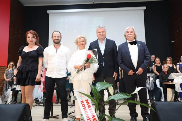 Edremit'te Müziğin Karma Coşkusu Konseri Yoğun İlgi Gördü