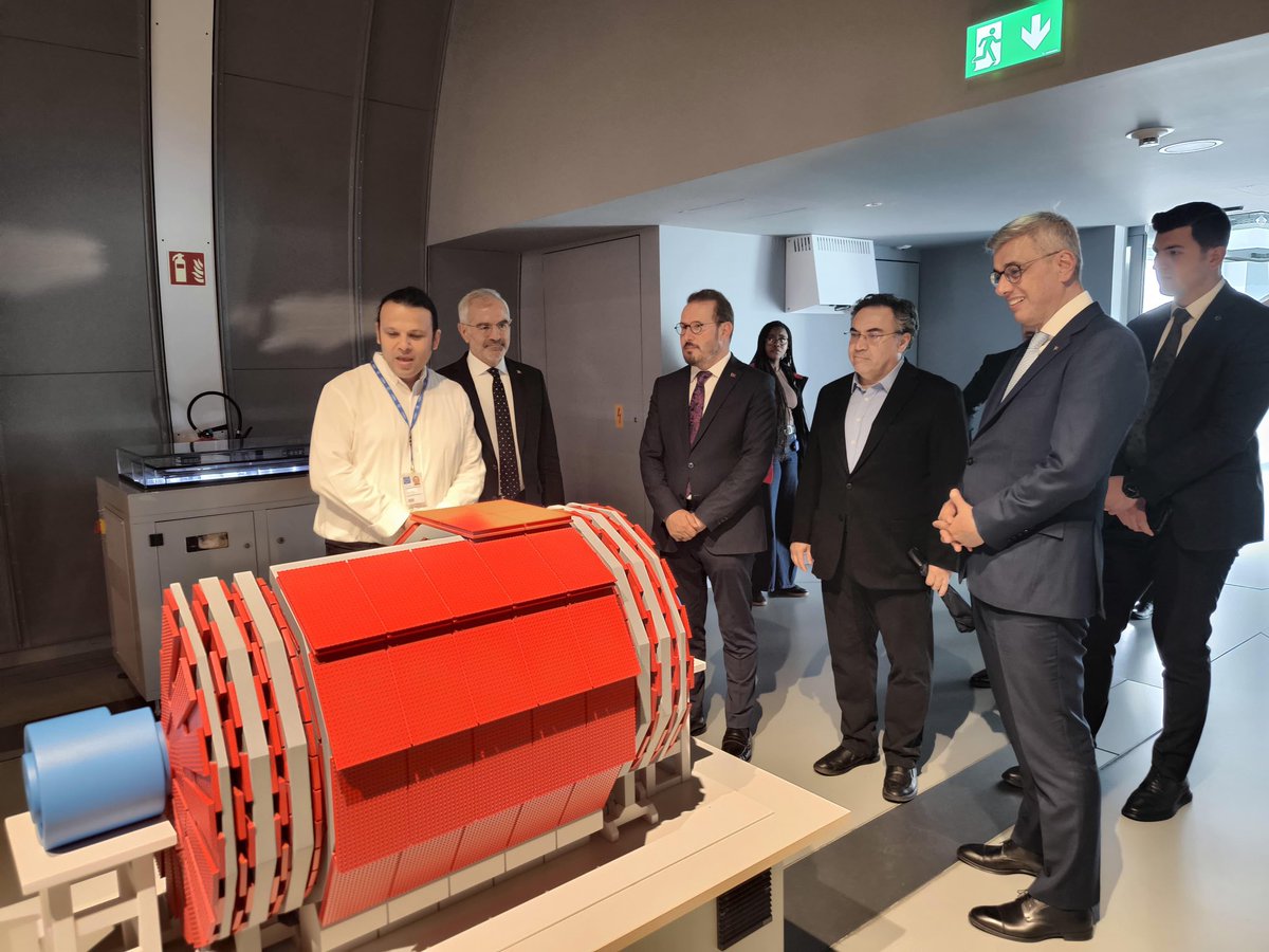 Sağlık Bakanı Memişoğlu CERN'de Bilim İnsanlarıyla Bir Araya Geldi