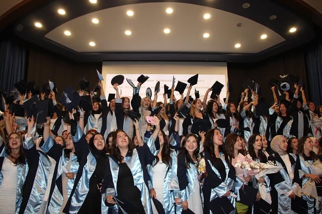 Adnan Menderes Üniversitesi Sağlık Bilimleri Fakültesi Mezuniyet Töreni Gerçekleştirildi