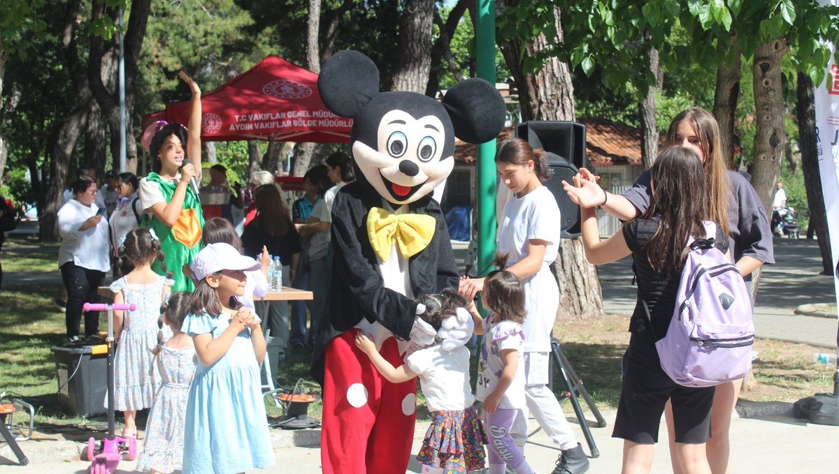Aydın Vakıflar Bölge Müdürlüğü, Muğla'da Devlet Korumasındaki Çocuklar İçin Şenlik Düzenledi