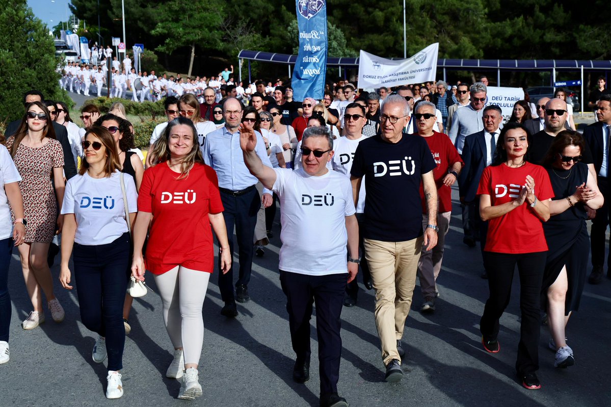 Dokuz Eylül Üniversitesi'nde DEÜFEST25 Korteji Coşkuyla Tamamlandı