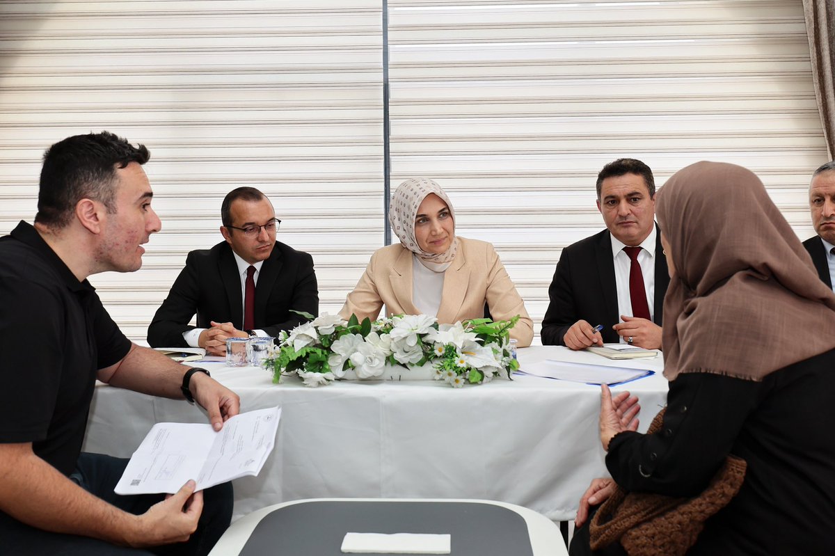 Afyonkarahisar Valisi Yiğitbaşı Çobanlar'da Vatandaşlarla Buluştu